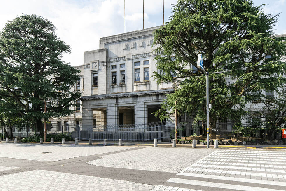 旧岐阜県庁舎を斜めから見た写真